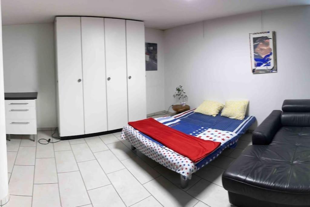 Basel - 5 Mins Away - Modern Basement Studio With Kitchen 35M2 In موتنز المظهر الخارجي الصورة