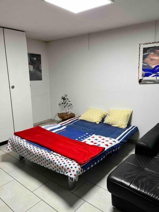 Basel - 5 Mins Away - Modern Basement Studio With Kitchen 35M2 In موتنز المظهر الخارجي الصورة